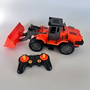 Driven by Battat Remote Control Mid Size Front End Loader Vehicle Tractor Truck
